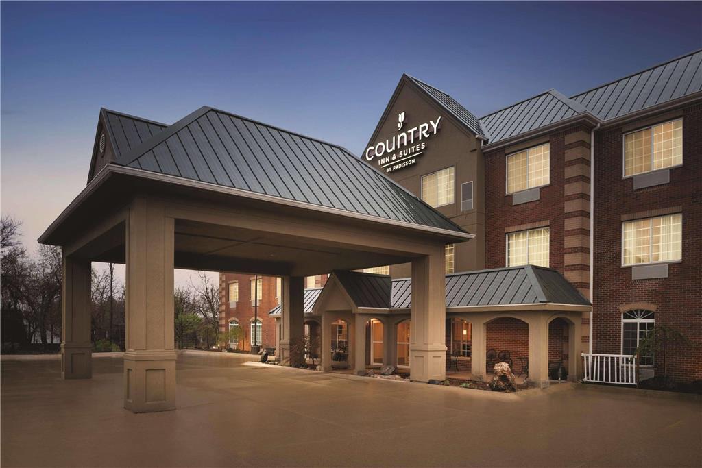 Country Inn & Suites by Radisson Valparaiso IN — hotel in Valparaiso