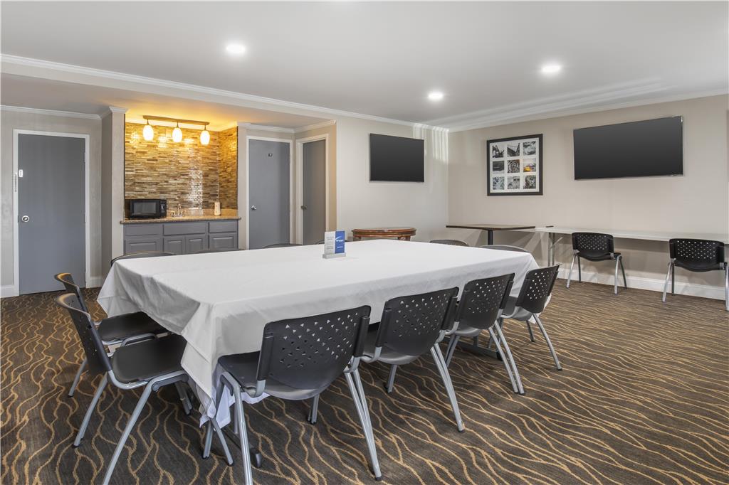 Best Western Salisbury Plaza - photo 12