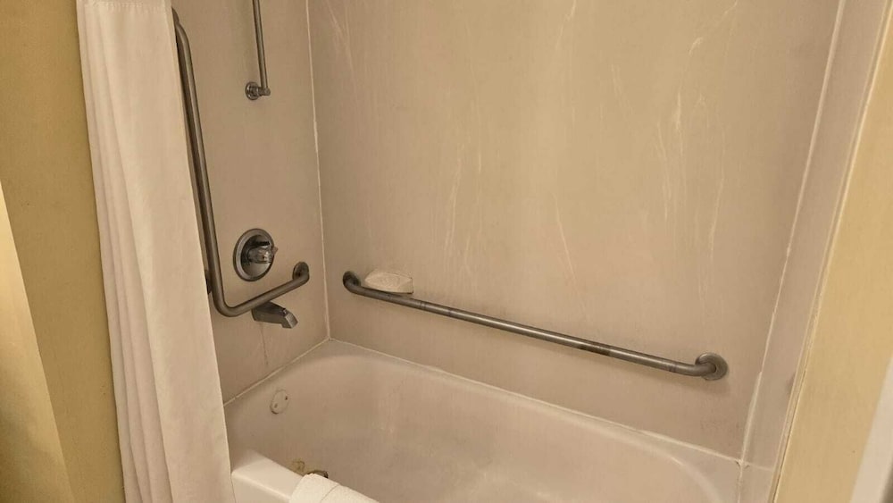 Copley Inn & Suites By OYO Akron OH - photo 23