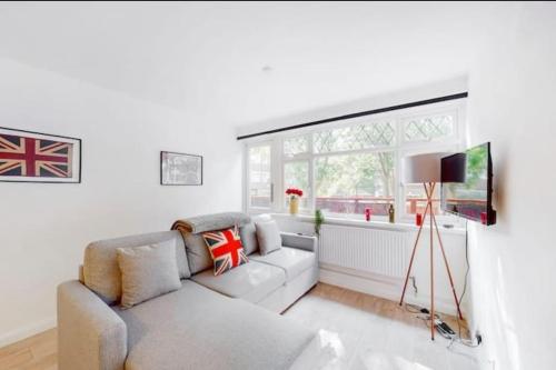 Modern 4BR Kings Cross Patio & Balcony — 4-Star Luxury Hotel in London, United Kingdom