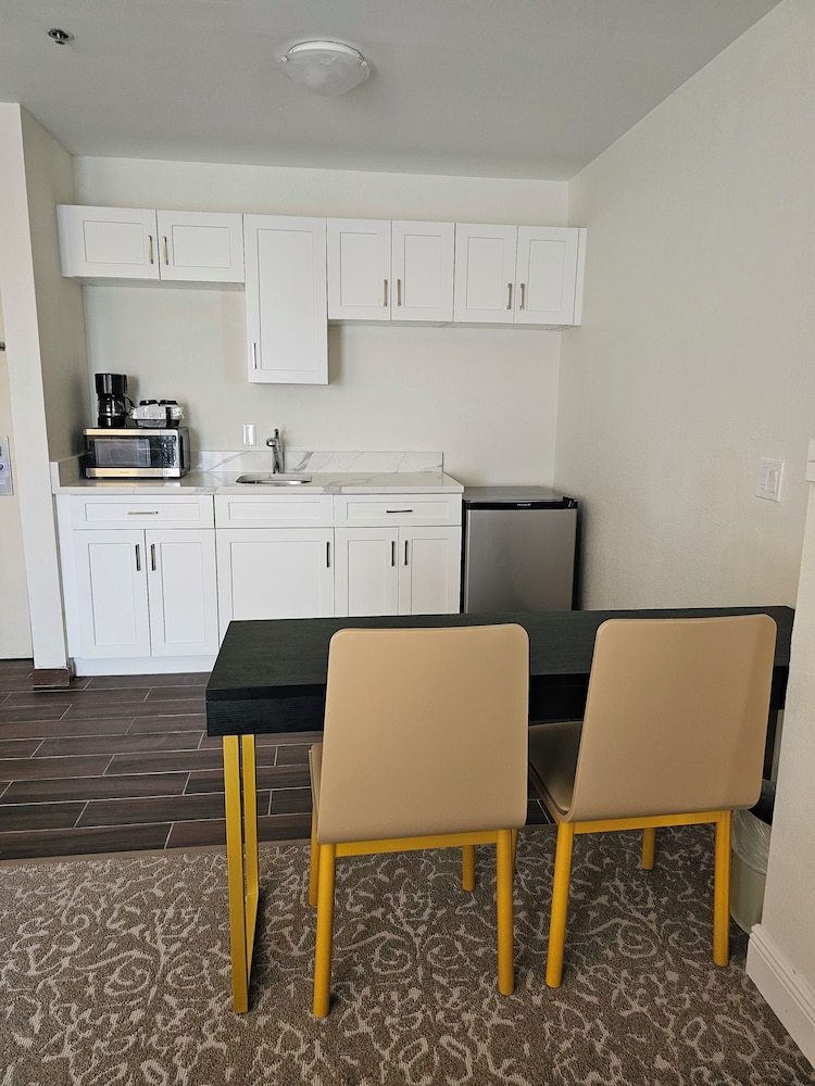 Montreal Suites Orlando By Ihg - photo 11