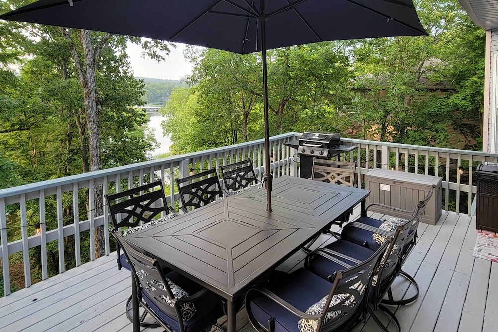 Kayaks and Boat Dock Lakeside Hot Springs Retreat — 4-Star Luxury Hotel in Hot Springs Village, United States