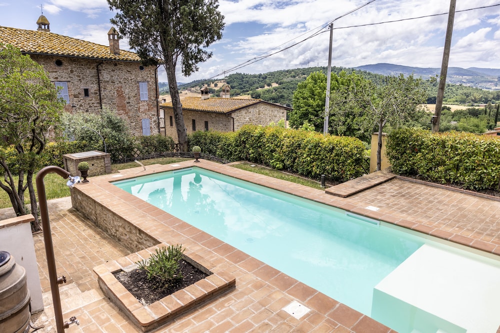 Un Petit Paradis — 4-Star Luxury Hotel in Marsciano, Italy