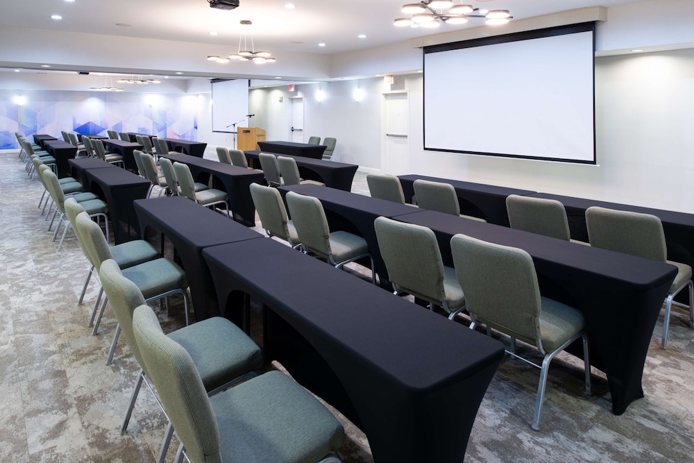 Hilton Garden Inn Denton - photo 37