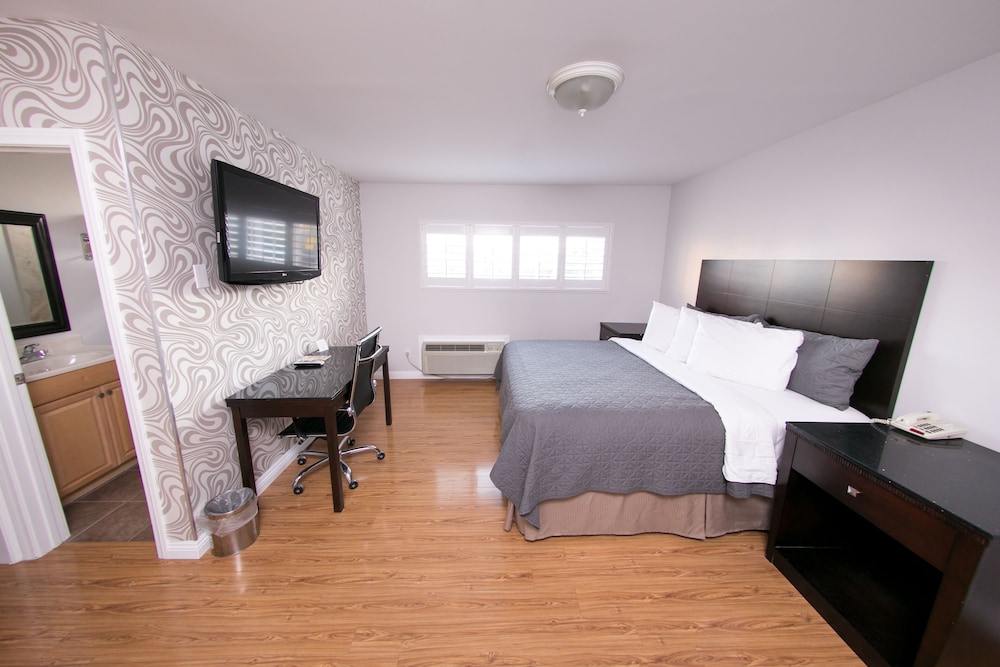 Metropolitan Inn & Suites - photo 18