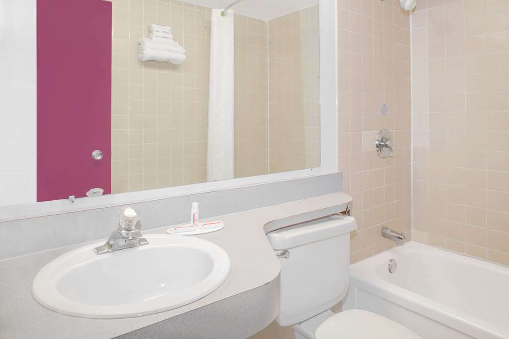Days Inn by Wyndham Tallahassee University Center - photo 7
