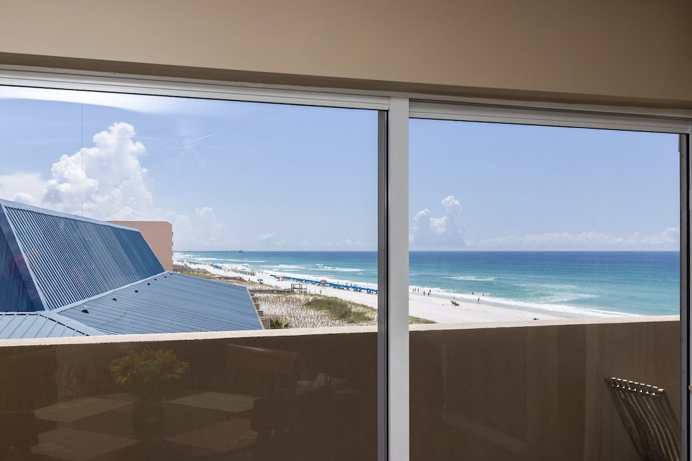 Pelican Isle 401 by RedAwning - photo 26