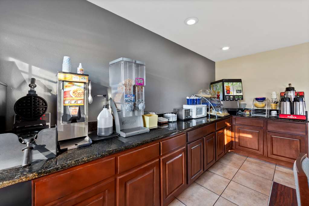 Days Inn by Wyndham Brownsville - photo 18