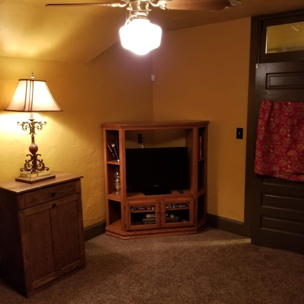 Historic Victorian Inn - photo 16