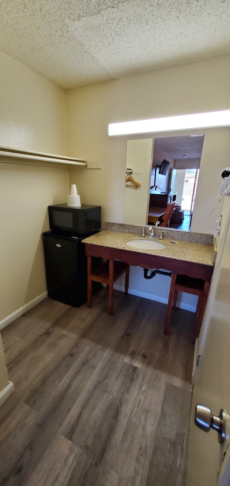 Anaheim National Inn - photo 18