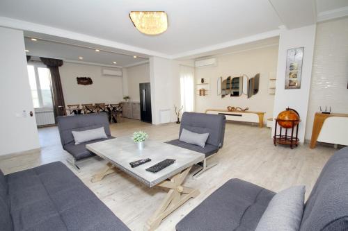 RestCoast Villa