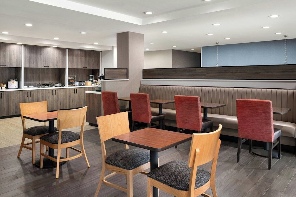 TownePlace Suites by Marriott Houston Hobby Airport - photo 42
