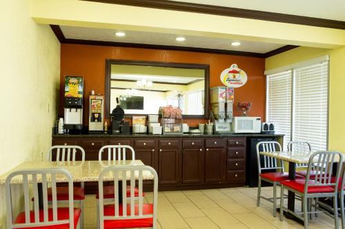 Super 8 By Wyndham Woodward - photo 19