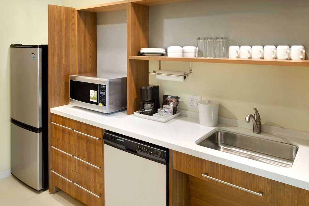 Home2 Suites by Hilton Charlotte Airport - photo 12