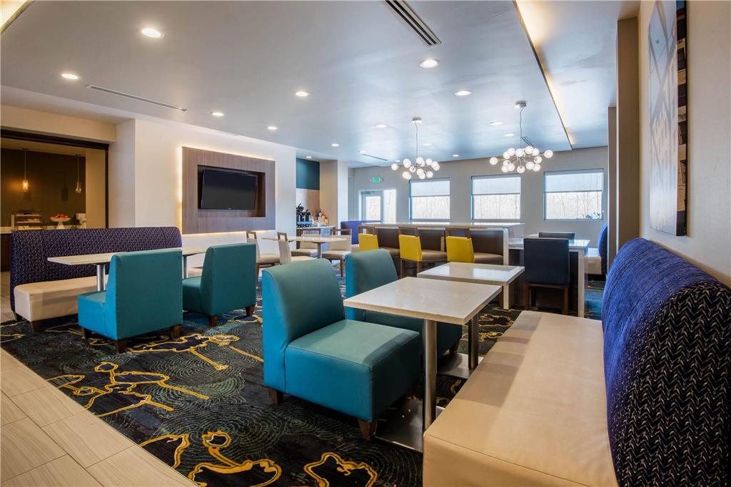La Quinta Inn & Suites by Wyndham Buffalo Amherst - photo 40