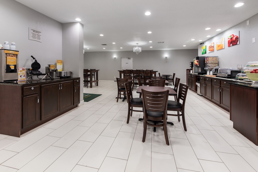 Quality Inn & Suites Cincinnati Uptown Norwood - photo 33