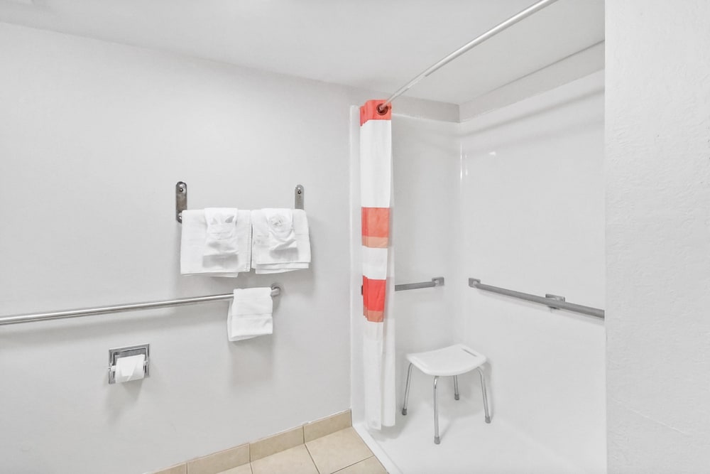 Red Roof Inn & Suites Fayetteville Fort Bragg - photo 20
