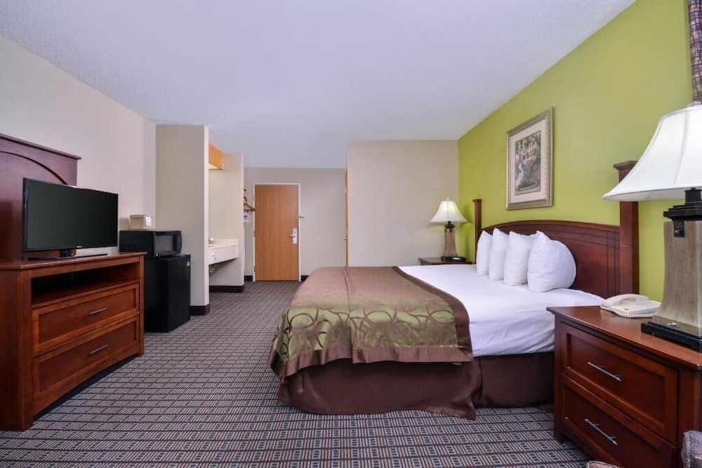 Regency Inn Geneseo IL I 80 - photo 6