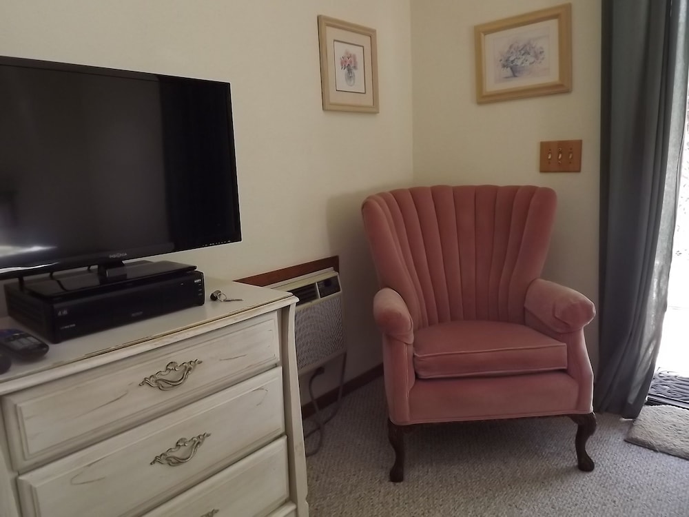 Backyard Garden Oasis - photo 4