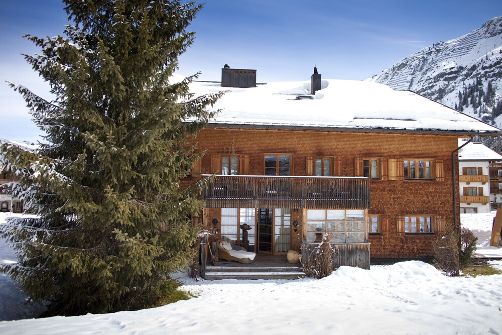 Alpina Lech Geborgen in den Bergen — 4-Star Luxury Hotel in Lech, Austria