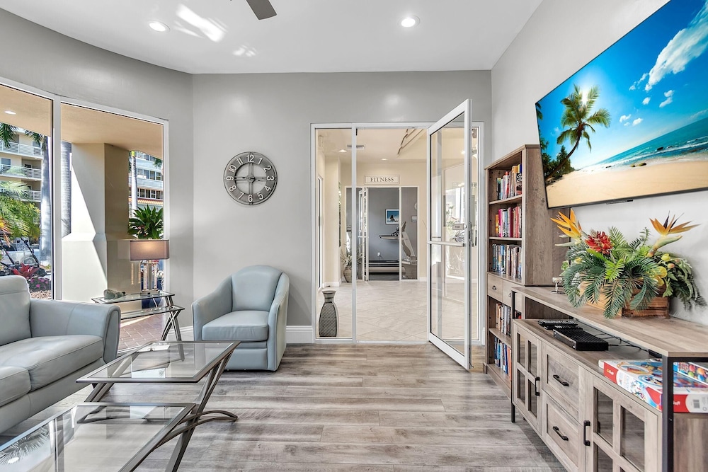 Bahia Vista 361 Club Bahia — 4-Star Luxury Hotel in St. Petersburg, United States