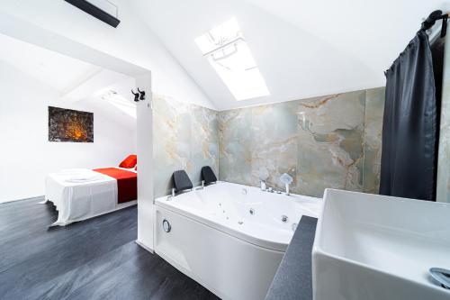 Volcano's Suite Etna Private Room With Jacuzzi In Catania Center — 4-Star Luxury Hotel in Catania, Italy