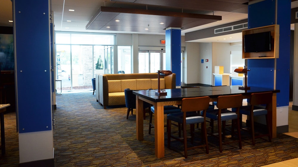 Holiday Inn Express & Suites Jacksonville W I295 and I10 by IHG - photo 3