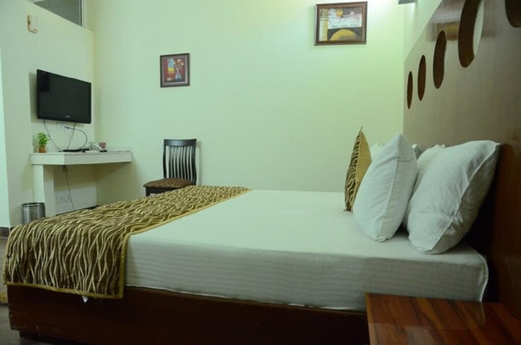 The Signature Leaf Hotel near Medanta Hospital Gurgaon