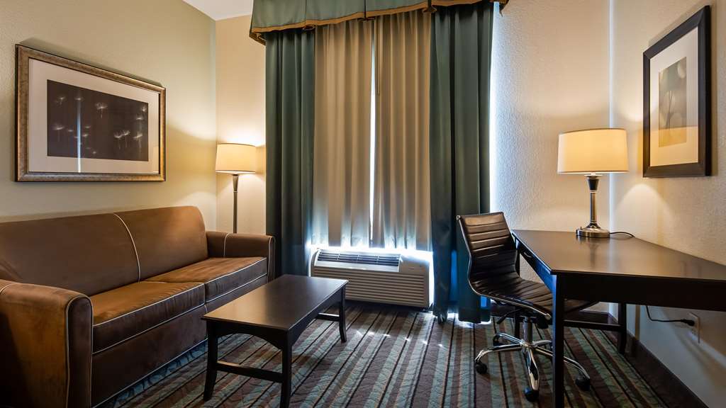 Best Western Plus Chain of Lakes Inn & Suites - photo 10