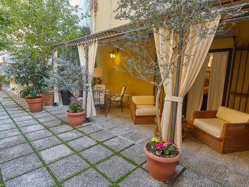 Dimora dei Leoni — 4-Star Luxury Hotel in Palermo, Italy