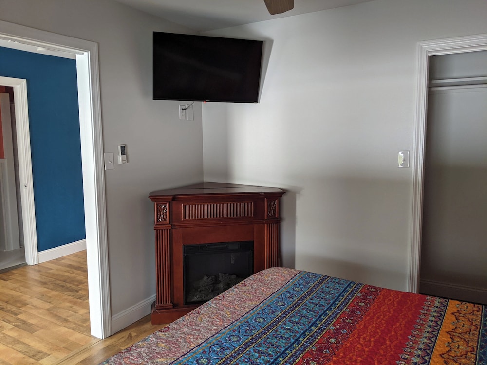 Riverboat Inn and Suites - photo 15