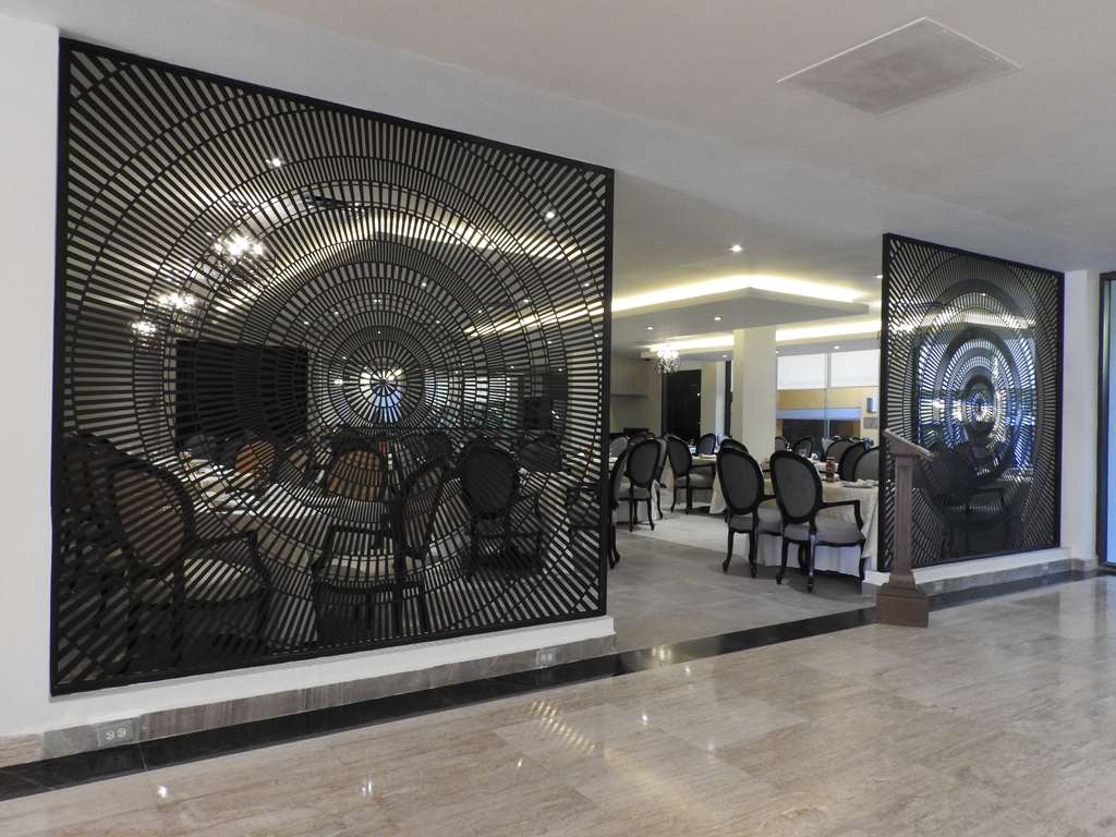 HS HOTSSON Hotel Tampico Restaurante Entrada