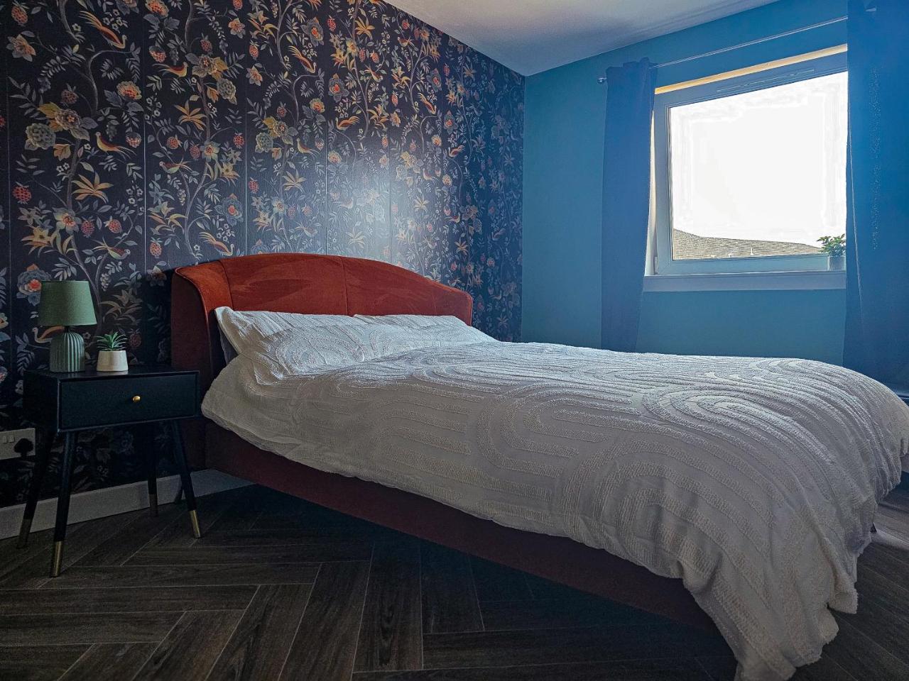 Elegant 2 Bed Flat Perfect for Rah And Airport — hotel in Paisley