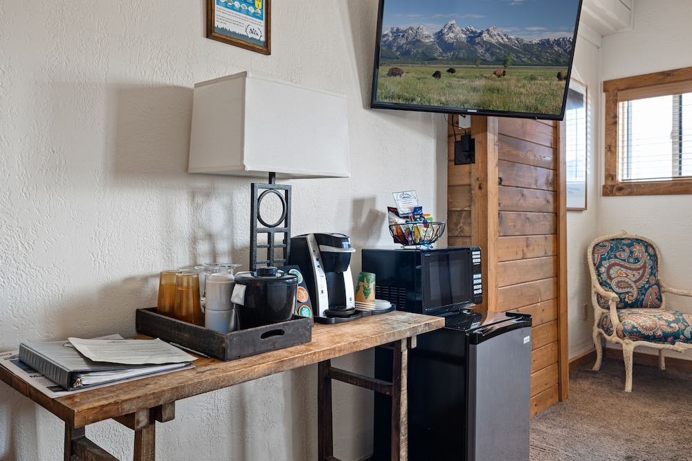 Elk Refuge Inn - photo 79