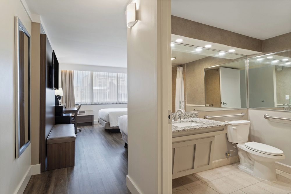 Crowne Plaza Executive Center Baton Rouge by IHG - photo 21