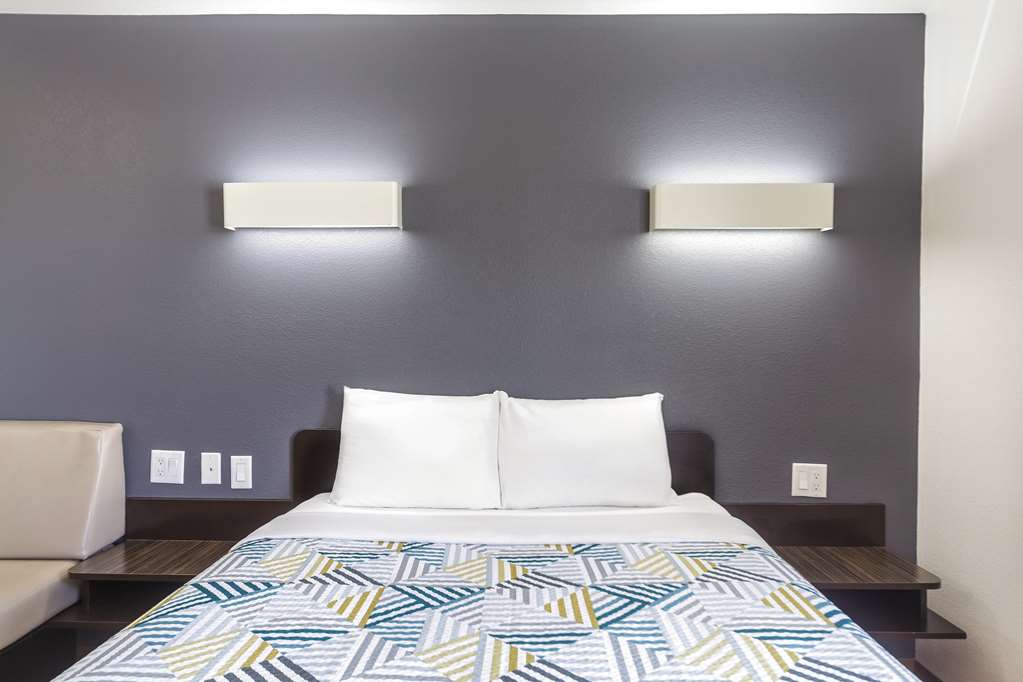Motel 6 Laredo TX Airport - photo 9