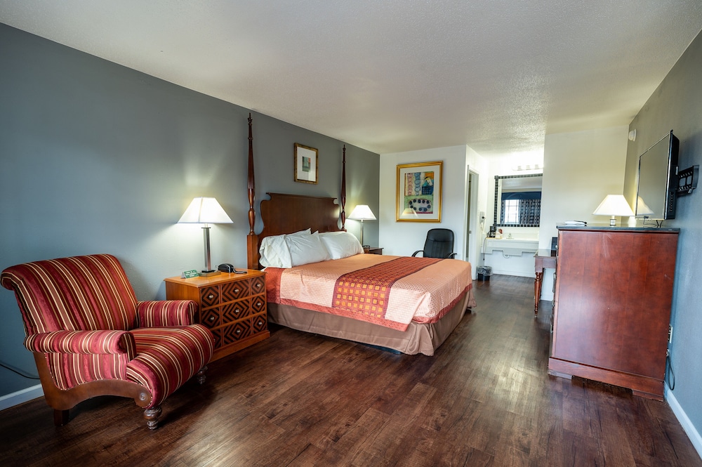 American Inn & Suites Russellville - photo 6