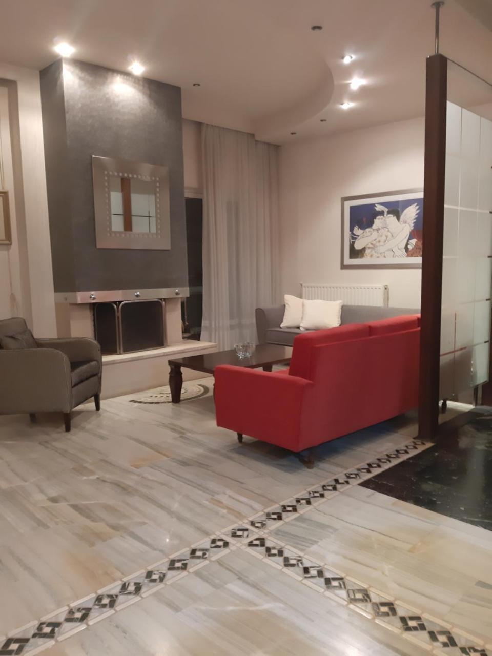 Elegante Apartamento Centrale — 4-Star Luxury Hotel in Trikala, Greece