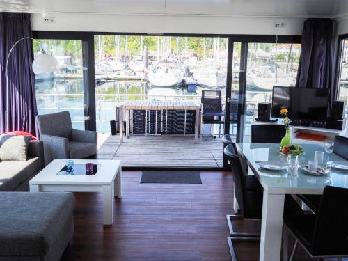 Hausboot Ostsee Boltenhagen WELL Hausboote LP2 in Ostseebad Boltenhagen, Germany