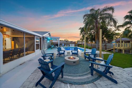 Pool Hot Tub Game Room & More Sleeps 10 in Bradenton, United States