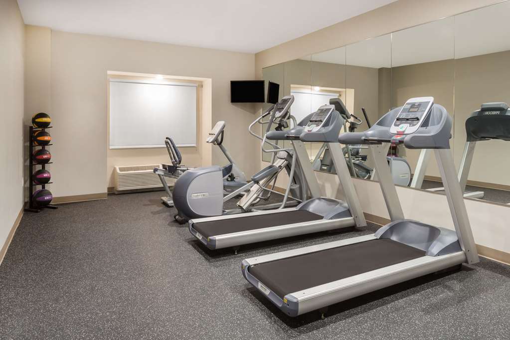 Microtel Inn & Suites by Wyndham Springville Provo - photo 5