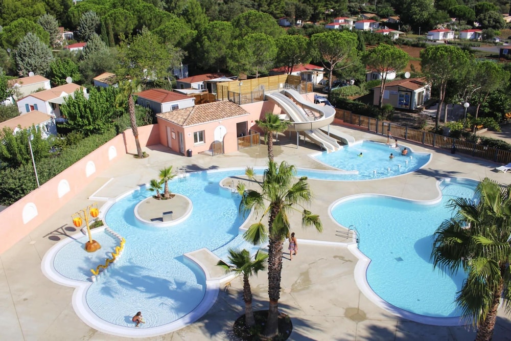Mobilhome in Bessan With Terrace — hotel in Bessan