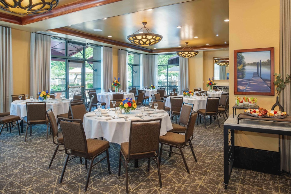 Embassy Suites by Hilton Sacramento Riverfront Promenade - photo 45