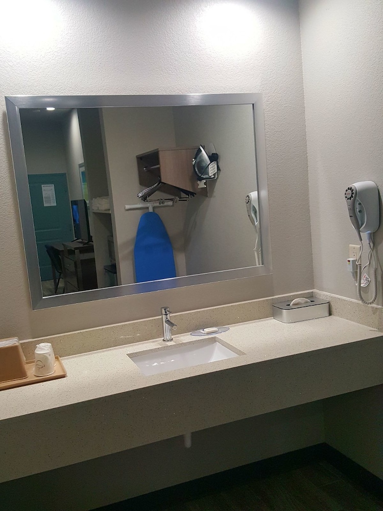 Hotel Blue Woodlands - photo 30