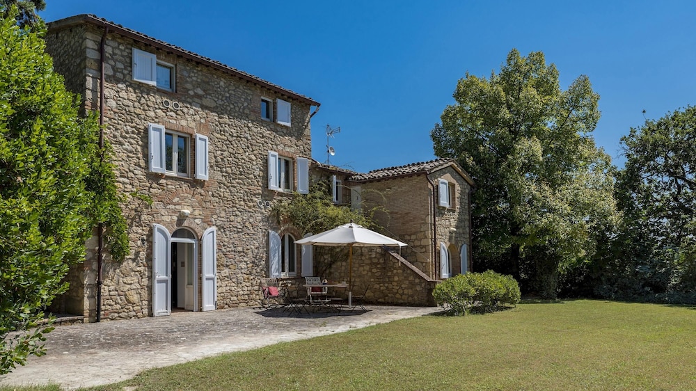 Casale le Querce di Cetona 9 Emma Villas — 4-Star Luxury Hotel in Cetona, Italy