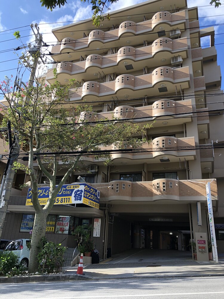Weekly Harborview Mansion Main Building - carbon neutral hotel in Naha