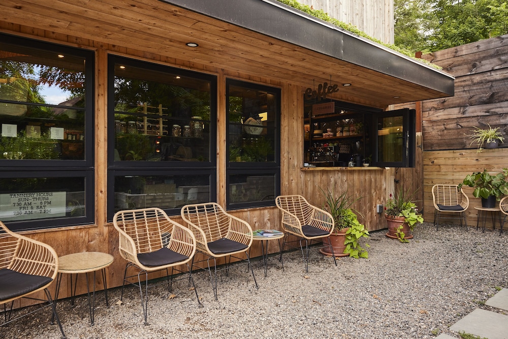 Woodstock Way Hotel - photo 2