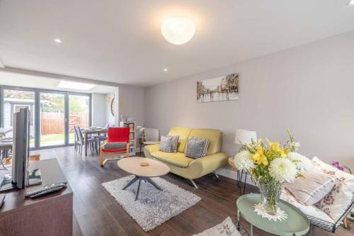 Central Windsor 5 mins to Legoland Driveway By Tempstay in Windsor, United Kingdom