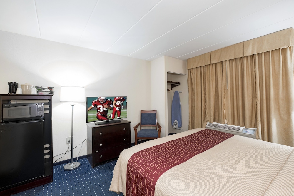 Red Roof Inn Annapolis - photo 16