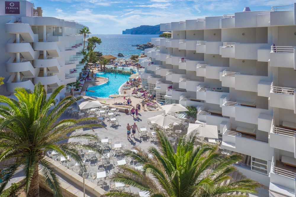 FERGUS Style Cala Blanca Suites - carbon neutral hotel in Santa Ponsa